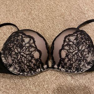 34A Victoria Secret push-up bra